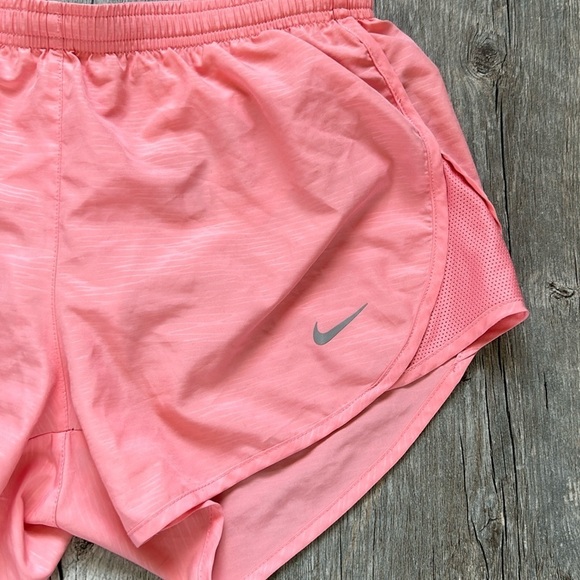 Nike women's running shorts XS pink - Picture 2 of 5